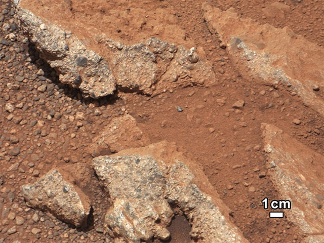 Esta imagen captada por el Curiosity causó sensación debido que se aprecian guijarros redondeados, evidencia clara de una corriente de agua.
