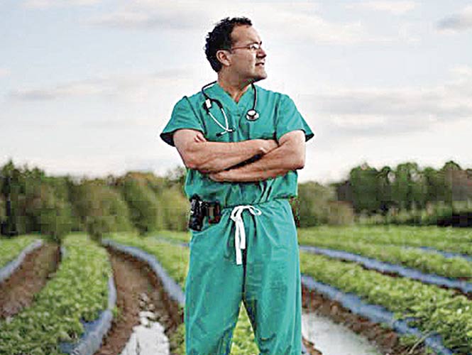 El doctor Quiñones logró graduarse con honores en Medicina por la Universidad de Harvard. Foto: Especial