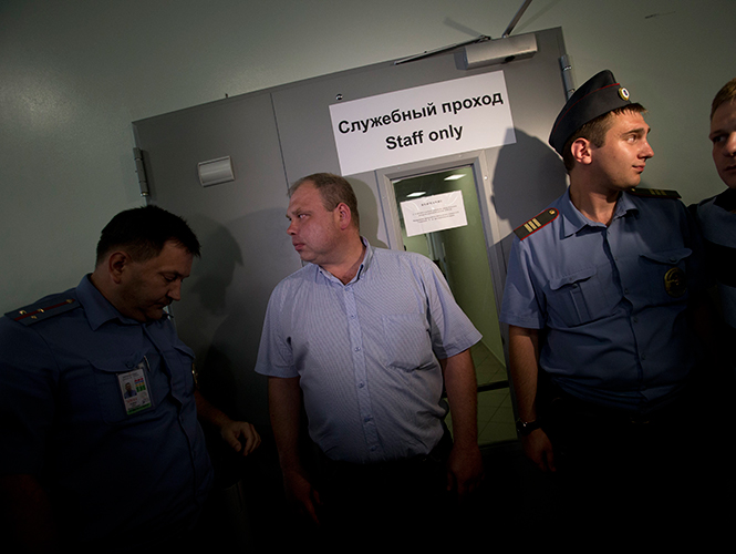 El encuentro tiene lugar en unas dependencias de la terminal de tránsito acondicionadas para la reunión. Foto AP El encuentro tiene lugar en unas dependencias de la terminal de tránsito acondicionadas para la reunión. Foto AP