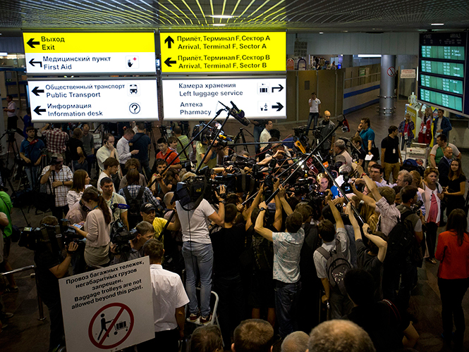 "Sí, ha pedido asilo en Rusia. Quiere quedarse aquí (en Rusia) hasta que pueda volar a América Latina", reveló la vicedirectora de la ONG Human Rights Watch, Tatiana Lókshina. Foto AP "Sí, ha pedido asilo en Rusia. Quiere quedarse aquí (en Rusia) hasta que pueda volar a América Latina", reveló la vicedirectora de la ONG Human Rights Watch, Tatiana Lókshina. Foto AP
