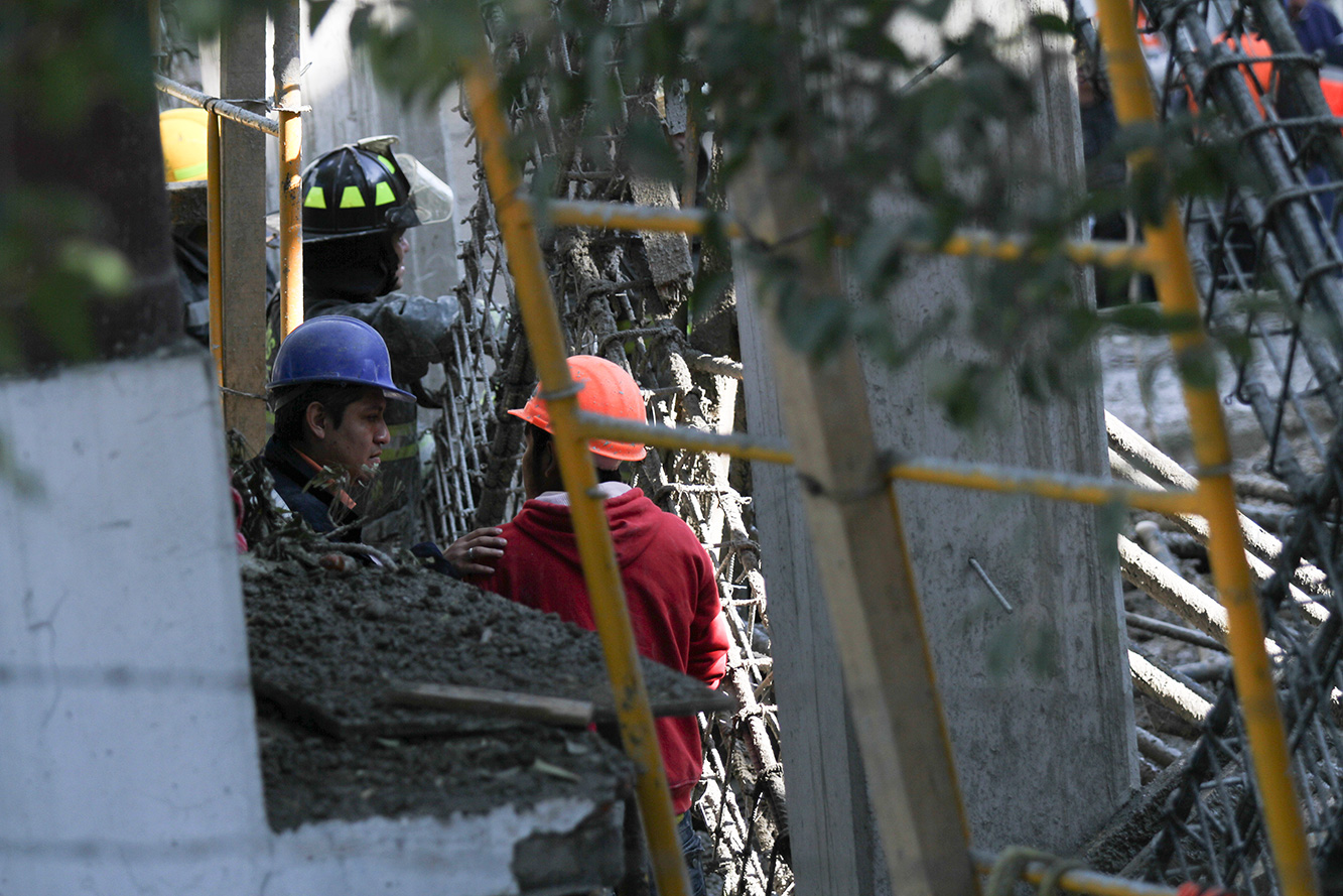 Un trabajador murió durante el colapso de una construcción en la colonia Del Valle. Un trabajador murió durante el colapso de una construcción en la colonia Del Valle.