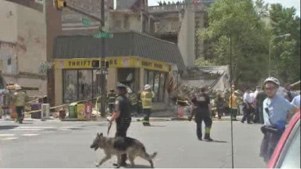 Equipos de rescate trabajan en el lugar para buscar a los desaparecidos.