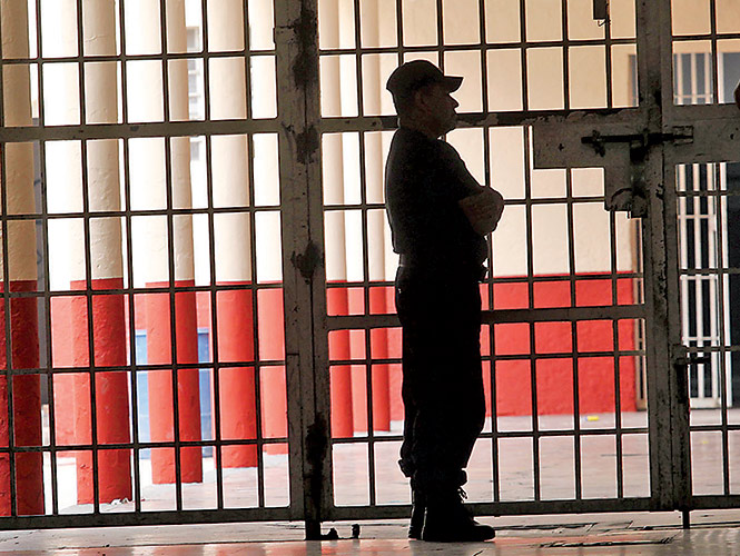 El juez puede determinar dos escenarios distintos al proceso de restricción de libertad: proceso sin restricción o la total libertad. El juez puede determinar dos escenarios distintos al proceso de restricción de libertad: proceso sin restricción o la total libertad.