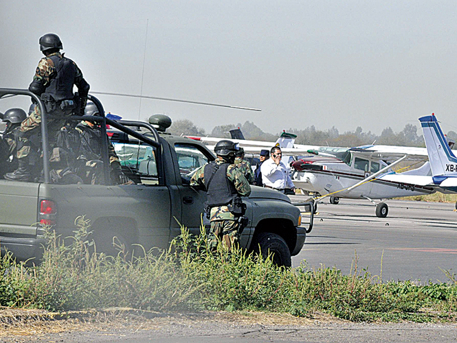El Ejército mexicano ha realizado constantemente operativos de vigilancia en el aeropuerto de Sinaloa (imagen), con el fin de evitar la salida y entrada de droga. Foto: Archivo