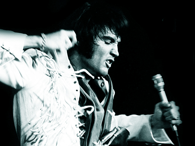 'Juzgar a un hombre por su acto más débil es como juzgar el poder del océano por una única ola', expresó Elvis Presley. 'Juzgar a un hombre por su acto más débil es como juzgar el poder del océano por una única ola', expresó Elvis Presley.