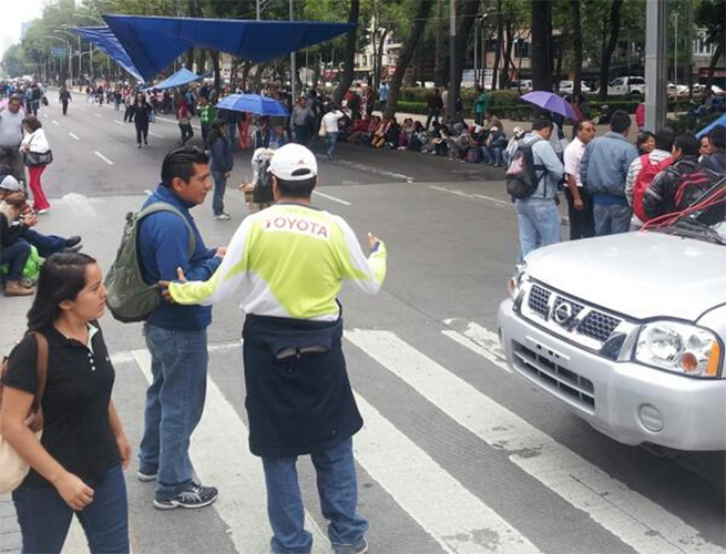 Integrantes de la CNTE se manifiestan en la embajada de Estados Unidos Integrantes de la CNTE se manifiestan en la embajada de Estados Unidos