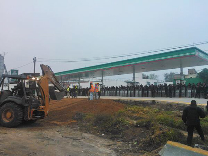 Pobladores de San Pedro Mártir se oponen a la apertura de una gasolinera en la autopista México-Cuernavaca Pobladores de San Pedro Mártir se oponen a la apertura de una gasolinera en la autopista México-Cuernavaca