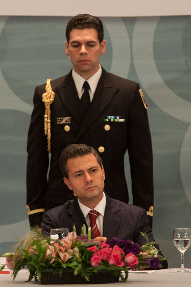 Peña Nieto participó en la 32 Asamblea General Ordinaria de la Fundación Mexicana para la Salud, hizo ver la necesidad de fortalecer la SSA. Peña Nieto participó en la 32 Asamblea General Ordinaria de la Fundación Mexicana para la Salud, hizo ver la necesidad de fortalecer la SSA.