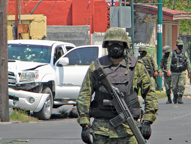 La investigación atribuye a los niveles de violencia la caída en la esperanza de vida de los jóvenes. En la gráfica, un patrullaje del Ejército en Tamaulipas. Foto: Cuartoscuro/Archivo