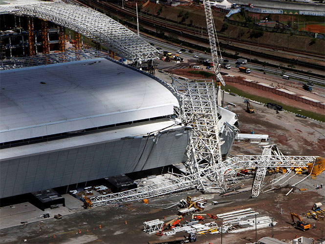 Las obras están paradas desde el accidente y el Corinthians, club propietario del estadio, anunció que sólo las retomará el lunes (Reuters) Las obras están paradas desde el accidente y el Corinthians, club propietario del estadio, anunció que sólo las retomará el lunes (Reuters)