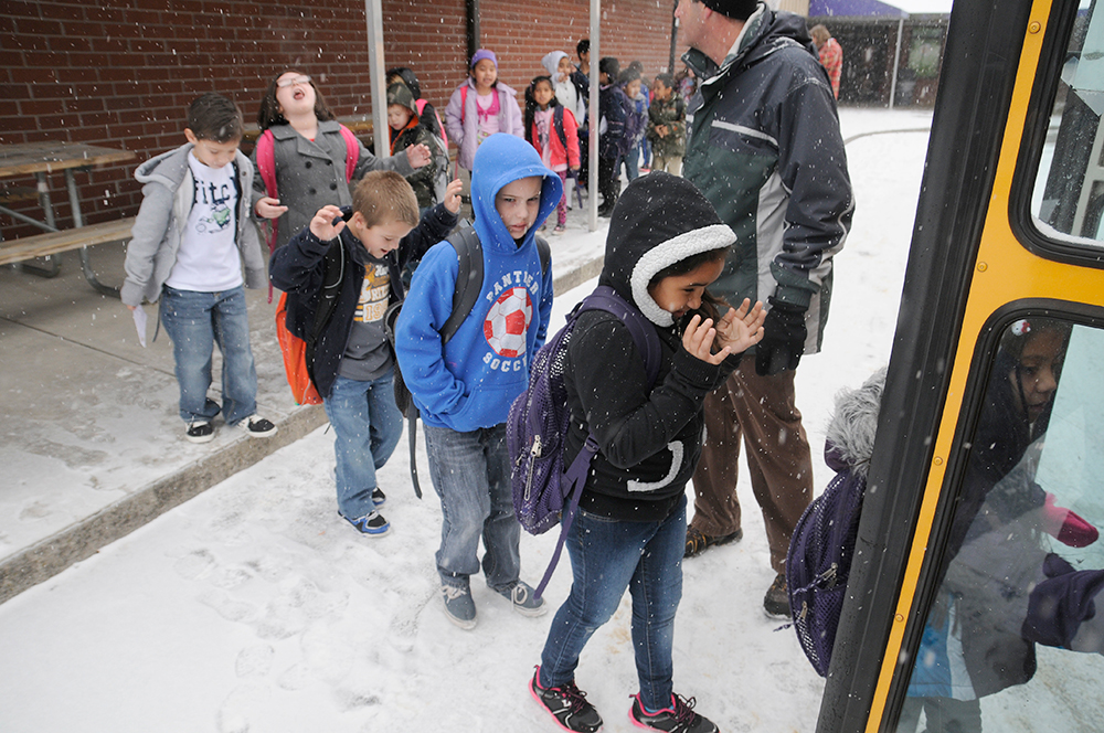 También se reporta el cierre de escuelas en varios estados.