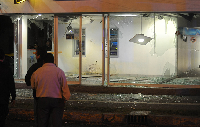 Artefacto explota en sucursal bancaria de Coyoacán Artefacto explota en sucursal bancaria de Coyoacán