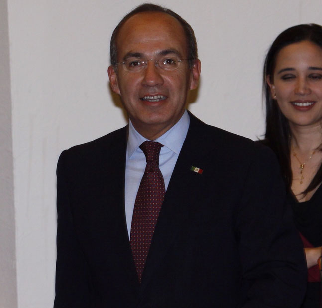 En su reaparición a la vida pública, previo a la presentación de la Fundación Desarrollo Humano Sustentable, el ex mandatario deseó éxito al gobierno de Enrique Peña Nieto.