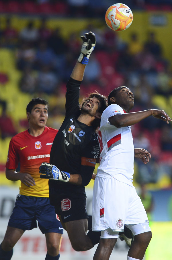 Monarcas Morelia vence 2-1 a Toluca en el inicio de la jornada 16 del Torneo Clausura 2013 de la Liga Mx (Mexsport) Monarcas Morelia vence 2-1 a Toluca en el inicio de la jornada 16 del Torneo Clausura 2013 de la Liga Mx (Mexsport)