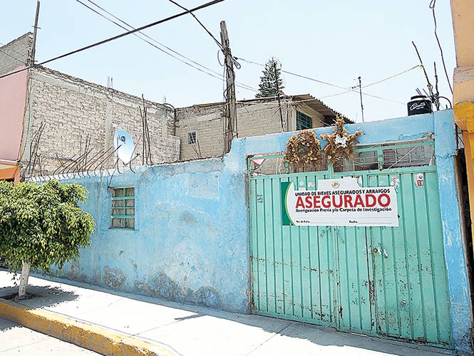 En esta casa ubicada en el municipio de Nezahualcóyotl, Estado de México, ocurrió el supuesto ritual en el que su madre y ocho cómplices agredieron al menor. Foto: Mateo Reyes/Archivo