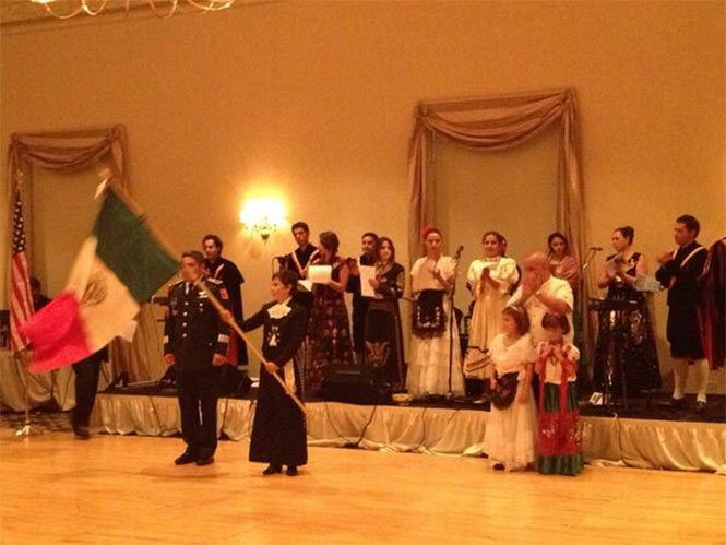 La cónsul Alicia Kerber en la ceremonia de independencia de México en Kansas City organizada por la Sociedad Hidalgo (@ConsulmexBoston) La cónsul Alicia Kerber en la ceremonia de independencia de México en Kansas City organizada por la Sociedad Hidalgo (@ConsulmexBoston)