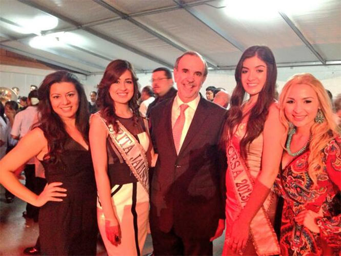Consulado de Mexico en Los Angeles celebrando la independencia de México (@FedJaliscienses) Consulado de Mexico en Los Angeles celebrando la independencia de México (@FedJaliscienses)
