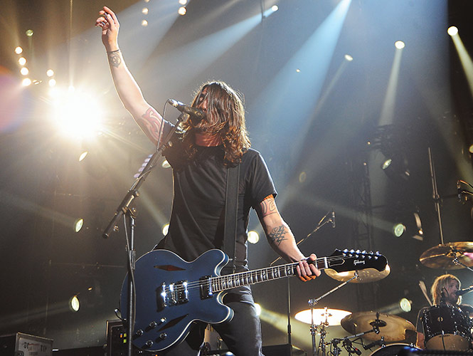 "Hola, mi nombre es Dave y estos son mis amigos de los Foo Fighters. Siento mucho que haya tomado 18 años venir aquí... Vamos a tocar todas las canciones que podamos hasta que nos obliguen a irnos.” Dave Grohl, vocalista "Hola, mi nombre es Dave y estos son mis amigos de los Foo Fighters. Siento mucho que haya tomado 18 años venir aquí... Vamos a tocar todas las canciones que podamos hasta que nos obliguen a irnos.” Dave Grohl, vocalista