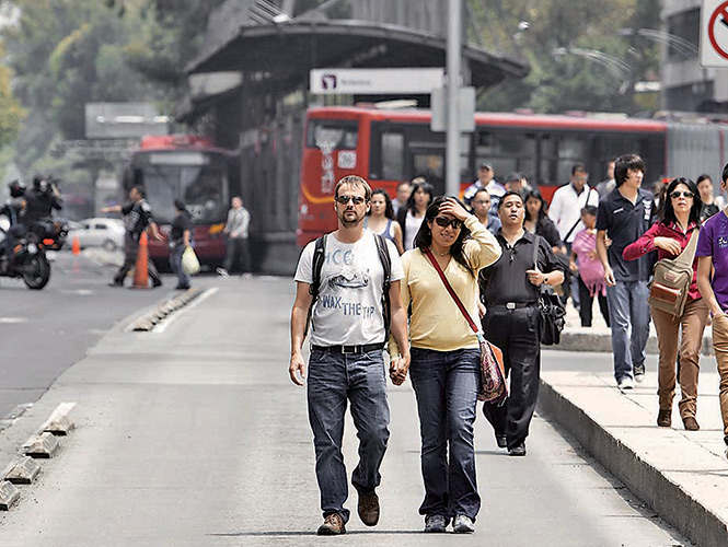 La marcha liderada por Cuauhtémoc Cárdenas afectó el servicio de las líneas 1 y 4 del Metrobús.