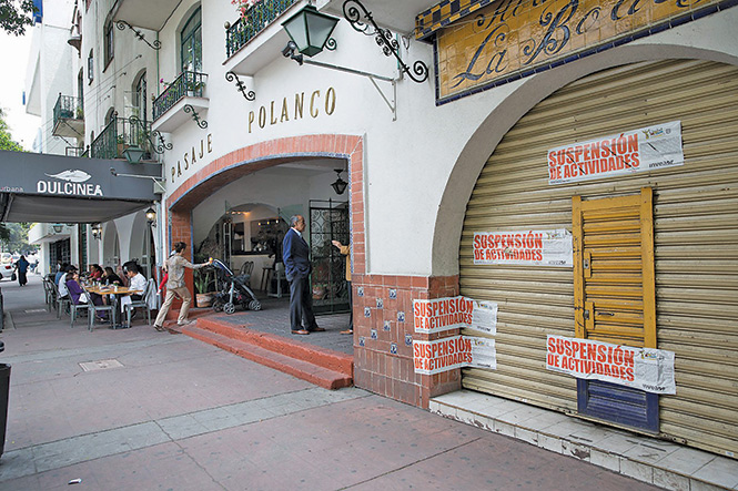 Autoridades delegacionales tienen una lista de 62 negocios que violan la Ley de Establecimientos Mercantiles; mintieron al decir que tenían espacio para autos. Autoridades delegacionales tienen una lista de 62 negocios que violan la Ley de Establecimientos Mercantiles; mintieron al decir que tenían espacio para autos.