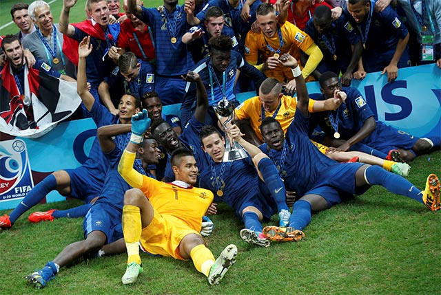 Los franceses están de fiesta con el campeonato obtenido en Turquía (Reuters) Los franceses están de fiesta con el campeonato obtenido en Turquía (Reuters)