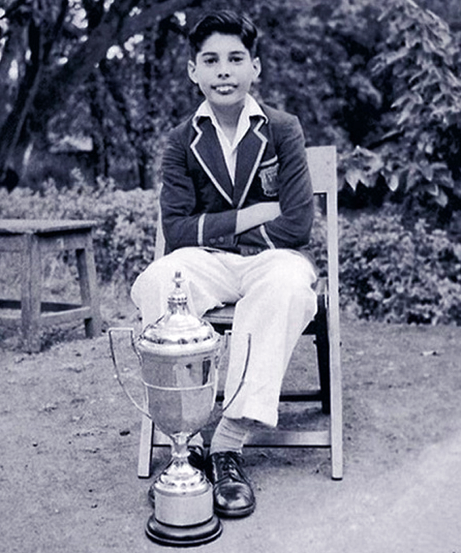 De buen diente. Freddie Mercury, la futura voz del grupo Queen, de niño tenía buen colmillo para los deportes. De buen diente. Freddie Mercury, la futura voz del grupo Queen, de niño tenía buen colmillo para los deportes.