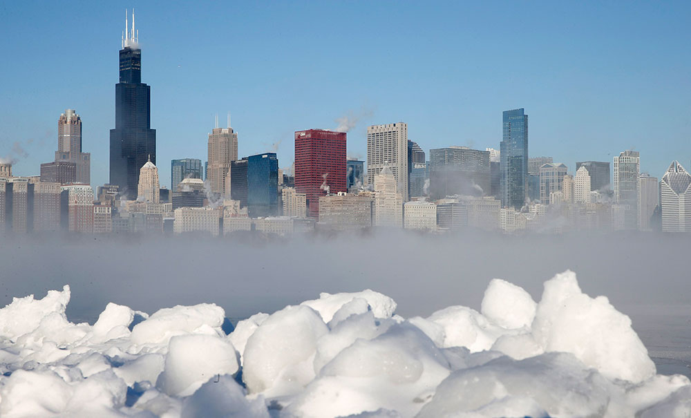 Más de la mitad de los vuelos desde y hacia el aeropuerto internacional O'Hare en Chicago fueron cancelados. Por la tarde esa ciudad vivía temperaturas de menos 25 grados centígrados.