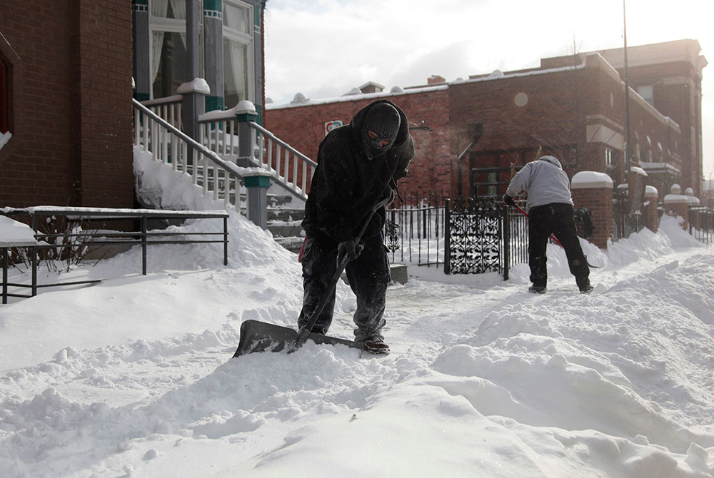 Las temperaturas estuvieron entre 11 y 22 grados por debajo del promedio en Montana, Dakota del Sur y del Norte, Minnesota, Iowa, Wisconsin, Michigan y Nebraska, según el Servicio Meteorológico Nacional.