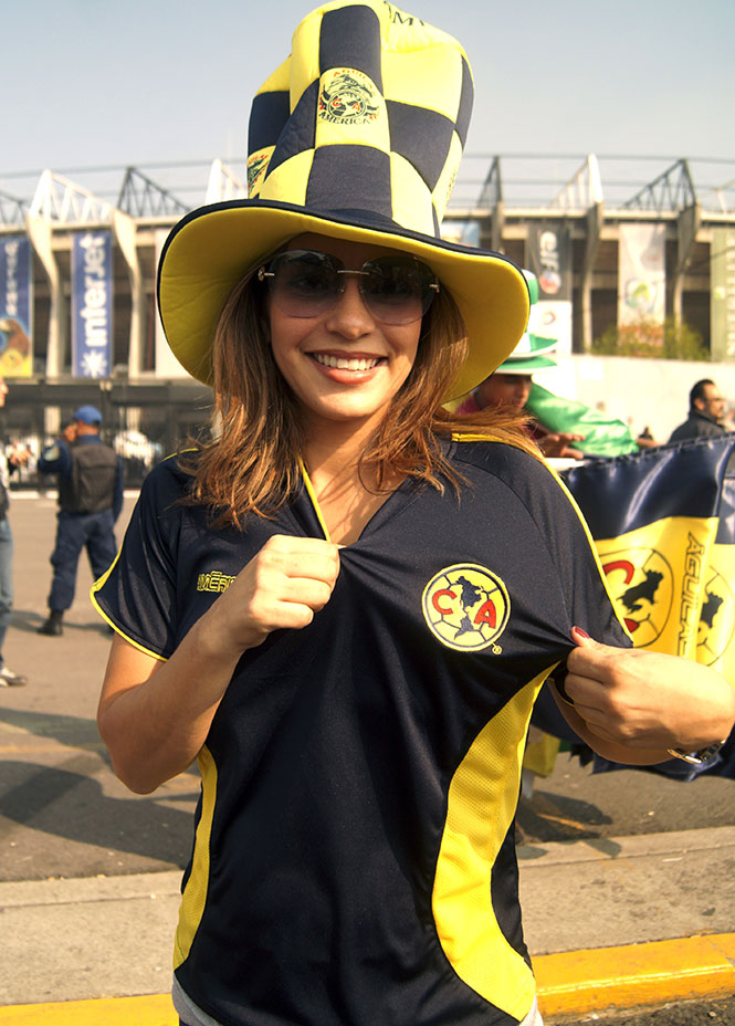 Los americanistas sienten los colores de su equipo que buscaba el bicampeonato. (Mexsport) Los americanistas sienten los colores de su equipo que buscaba el bicampeonato. (Mexsport)