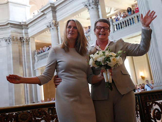Realizan primera boda gay al levantar prohibición en California Realizan primera boda gay al levantar prohibición en California