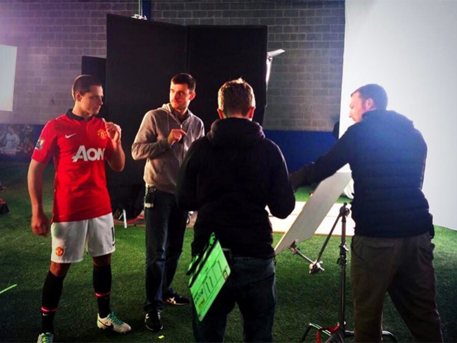Chicharito protagonista de video con el Manchester United