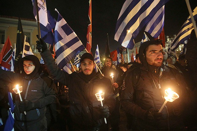 Unos 3 mil simpatizantes de la formación ultraderechista se congregaron hoy en las cercanías del Parlamento de Atenas.