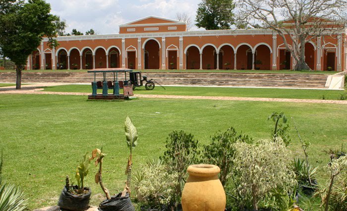 Durante la firma del convenio, atestiguada por la secretaria de Turismo, Claudia Ruiz Massieu, y el director de Financiera Rural, Carlos Treviño Medina, la funcionaria destacó la importancia de rescatar el legado cultural que significa la arquitectura de edificios históricos.