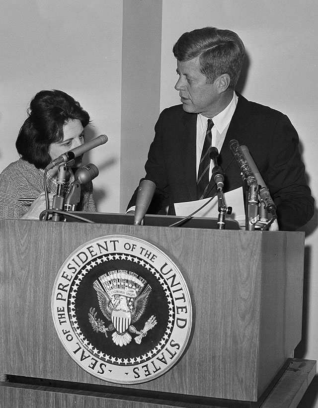 Thomas cubrió a todos los presidentes desde John F. Kennedy hasta Barack Obama. En la imagen, con el ex presidente Kennedy en 1963.
