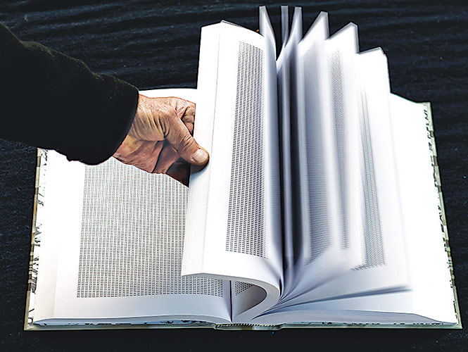 Cada uno de ellos era alguien, es el nombre del libro de Phil Chernofsky que en su contenido sólo tiene escrita la palabra judío seis millones de veces.