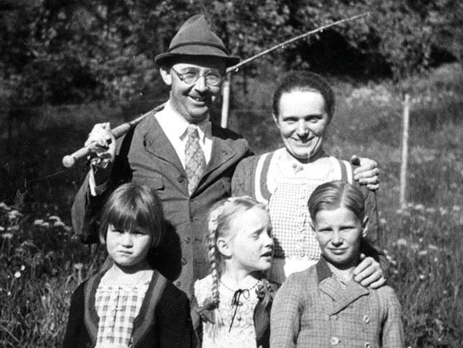 Himmler con su esposa Marga, (al centro) su hija Gudrun, su hijo Gerhard (derecha) y una amiga de los niños.