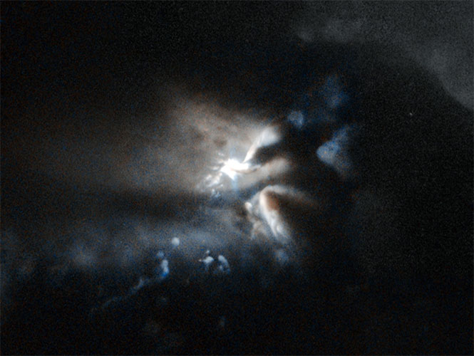 El Hubble captó el nacimiento de una estrella en las entrañas de la oscuridad en las nubes LDN 43, a 520 años luz de la Tierra en la constelación de Ophiuchus (El portador de serpientes). Foto: NASA / ESA. El Hubble captó el nacimiento de una estrella en las entrañas de la oscuridad en las nubes LDN 43, a 520 años luz de la Tierra en la constelación de Ophiuchus (El portador de serpientes). Foto: NASA / ESA.