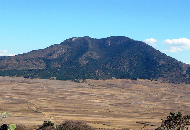 El INAH informó sobre el cerro Coatepec, un sitio que el pueblo azteca considera sagrado dado que allí nació su principal deidad, Huiztilopochtli, el dios de la guerra y del sol.