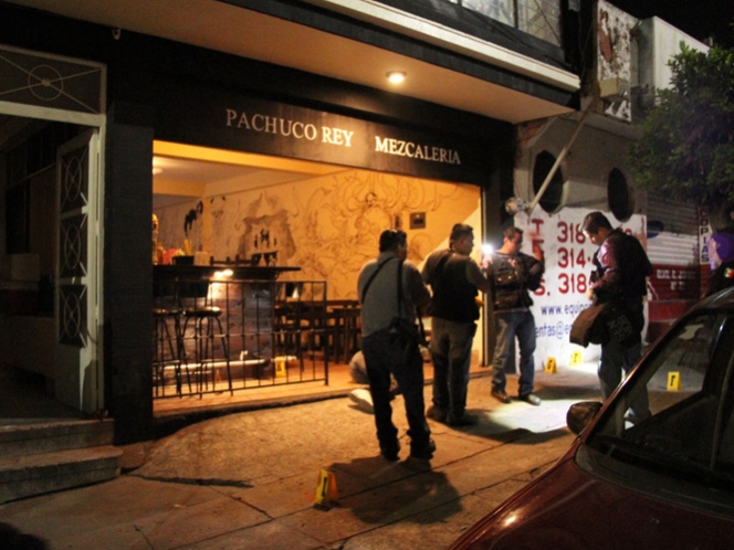 Atacan bar en el centro de Cuernavaca y matan a un joven