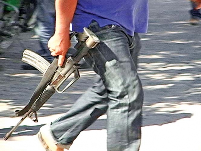 Autodefensas tienen armas de alto poder; usan rifles de asalto en Michoacán