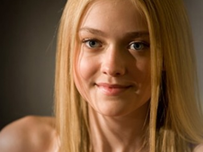 Dakota Fanning se desnuda en el cine