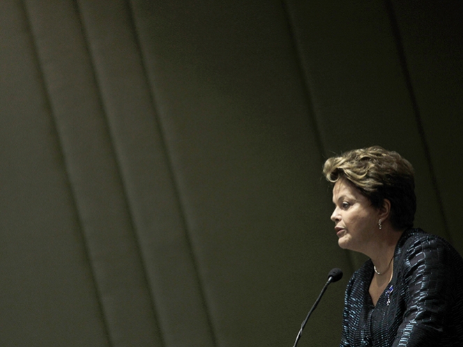 Presidenta brasileña busca respuesta a protestas y violencia