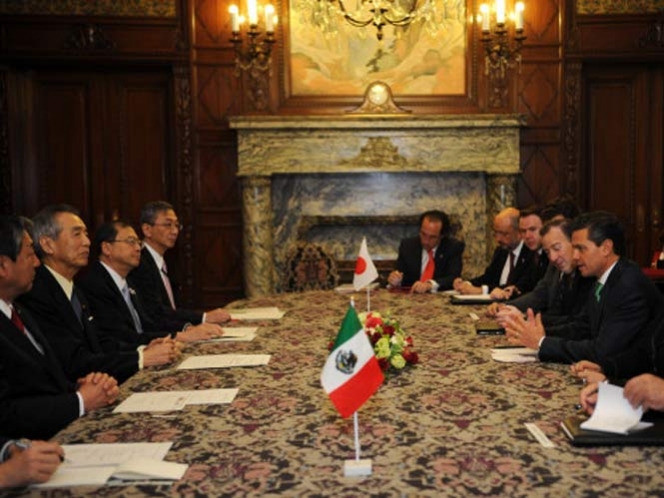 Peña Nieto se reúne con líder de Cámara de Representantes de Japón