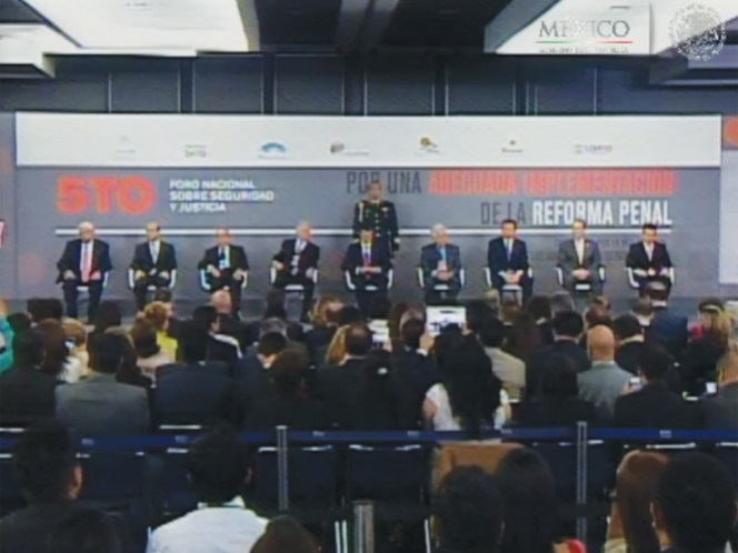 Peña Nieto refrenda su compromiso para cristalizar la reforma penal Peña Nieto refrenda su compromiso para cristalizar la reforma penal