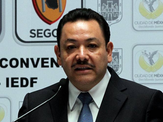 Condiciona GDF el mitin de AMLO al retiro de la CNTE del Zócalo Condiciona GDF el mitin de AMLO al retiro de la CNTE del Zócalo