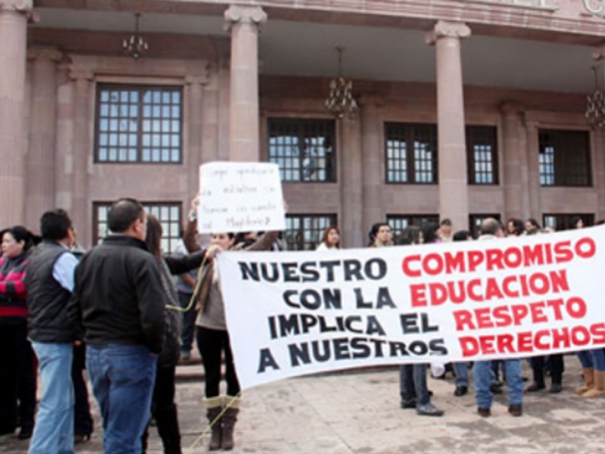 Maestros de Chihuahua paran labores en protesta por reforma educativa