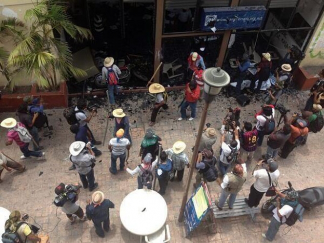 CETEG daña sedes de partidos políticos en Chilpancingo