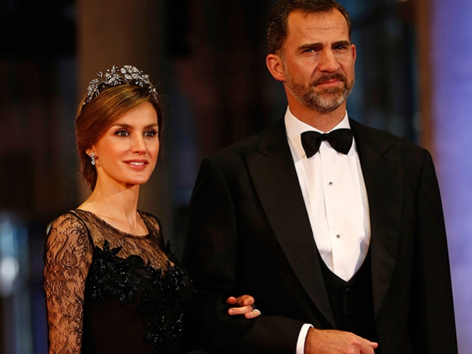 Abuchean a los príncipes de Asturias en gala de ópera en Barcelona Abuchean a los príncipes de Asturias en gala de ópera en Barcelona