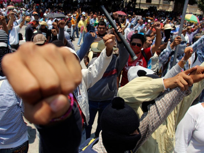 CNTE arriba a la SEP y entrega propuesta de reforma educativa