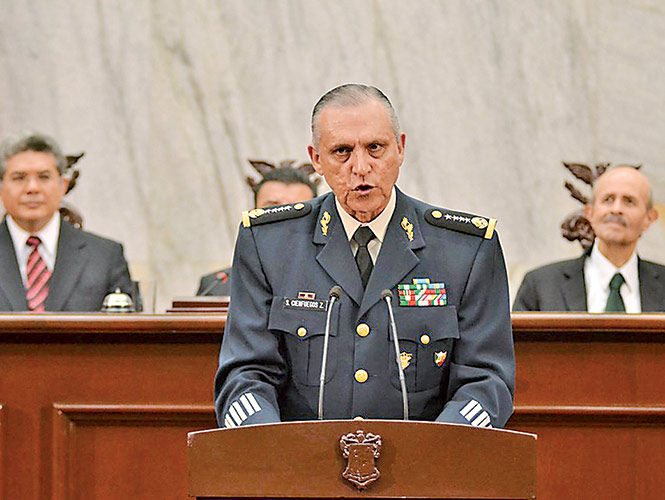 En homenaje y reconocimiento al Ejército mexicano, el Congreso de Michoacán inscribió ayer en el muro de honor del salón de sesiones el nombre de “Centenario de Ejército Mexicano 1913-2013”. En ese marco, el general Salvador Cienfuegos aseguró que los militares no se retiran de esa entidad; en tanto, el gobernador Fausto Vallejo reconoció el esfuerzo de militares para auxiliar a los michoacanos. En homenaje y reconocimiento al Ejército mexicano, el Congreso de Michoacán inscribió ayer en el muro de honor del salón de sesiones el nombre de “Centenario de Ejército Mexicano 1913-2013”. En ese marco, el general Salvador Cienfuegos aseguró que los militares no se retiran de esa entidad; en tanto, el gobernador Fausto Vallejo reconoció el esfuerzo de militares para auxiliar a los michoacanos.